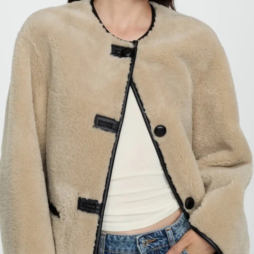 Mango FUR-EFFECT COAT WITH APPLIQUÉS